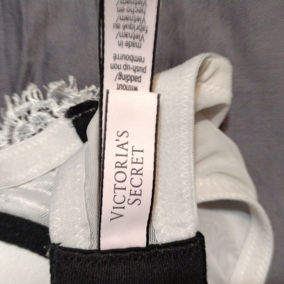 Victoria secret lace bra w underwire - Picture 3 of 4